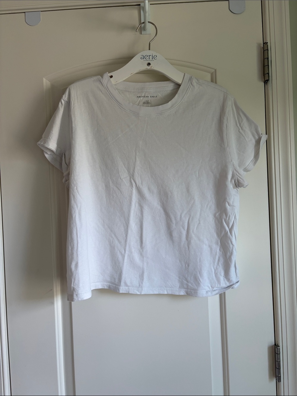 American Eagle Outfitters White Short Sleeve Crewneck Tee